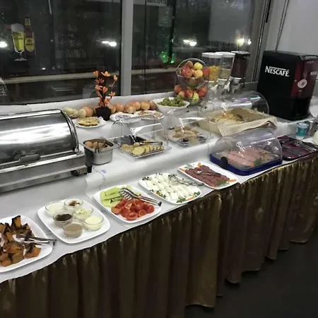 מלון Elate Plaza 3*