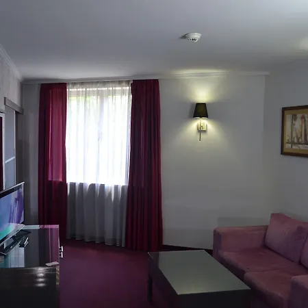 Elate Plaza Hotel 3*