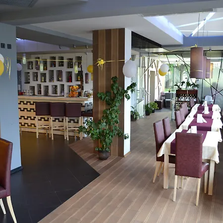 Elate Plaza Хотел
