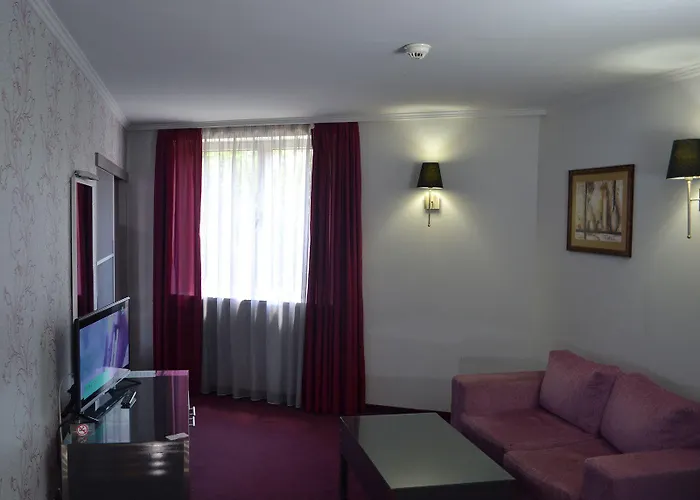 Elate Plaza Hotel 3*