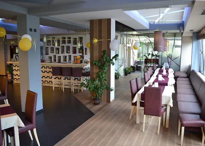 Elate Plaza Хотел