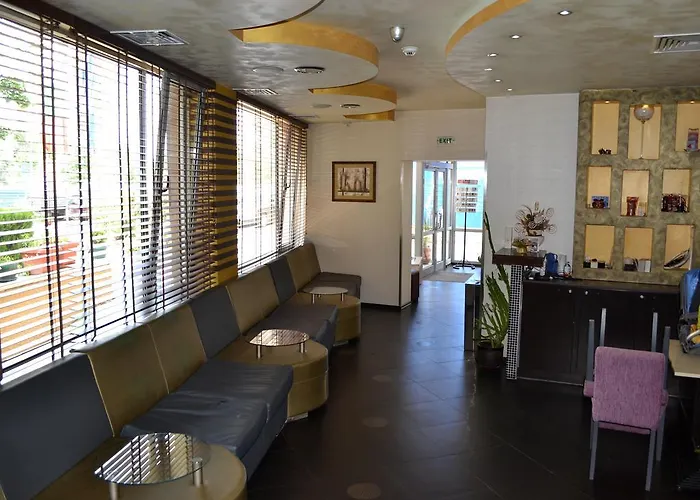 Elate Plaza Хотел 3*