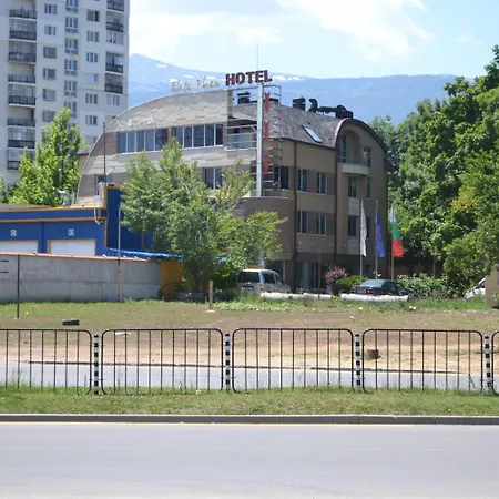 Elate Plaza Хотел